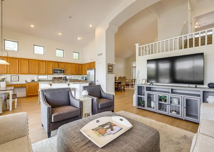 Fire Pit & Large Yard! Luxury Escape Holiday home Anthem