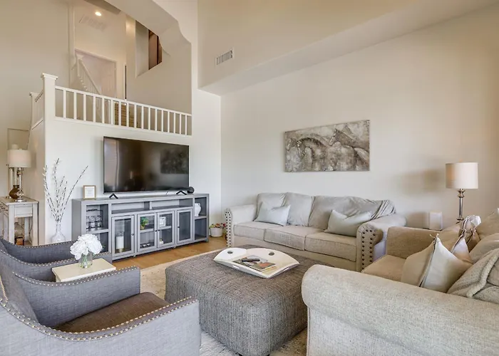 Fire Pit & Large Yard! Luxury Escape Holiday home Anthem