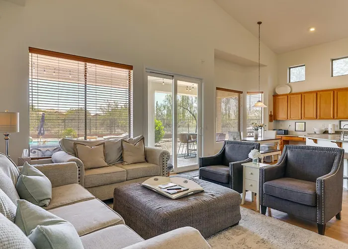 Fire Pit & Large Yard! Luxury Escape Holiday home