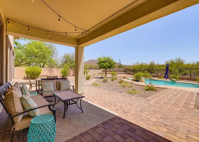 Fire Pit & Large Yard! Luxury Escape