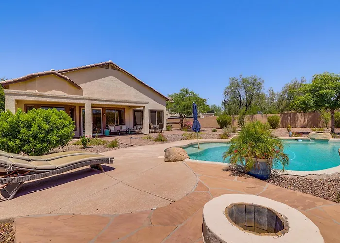 Fire Pit & Large Yard! Luxury Escape Holiday home *