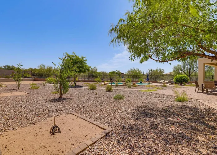 Fire Pit & Large Yard! Luxury Escape Holiday home *