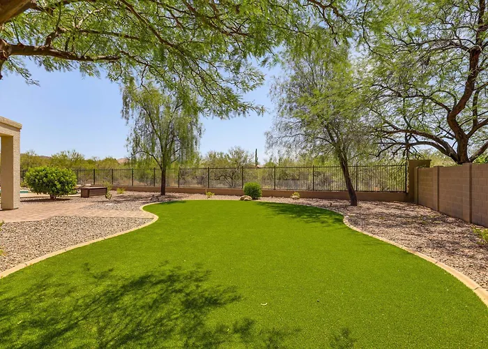 Fire Pit & Large Yard! Luxury Escape Holiday home *